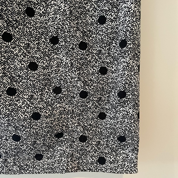 🌷2 for $20🌷 EUC Review peplum dress. Black & White polka dot. Size 8 - Picture 5 of 5